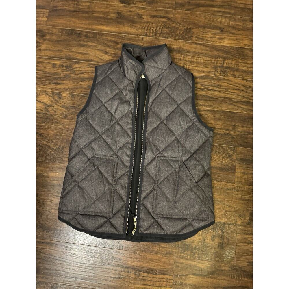 J Crew Down Quilted Excursion Vest Full Zip Women’s Size Medium M Pockets Gray